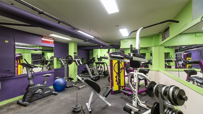 Building Photo - 840 W Ainslie St