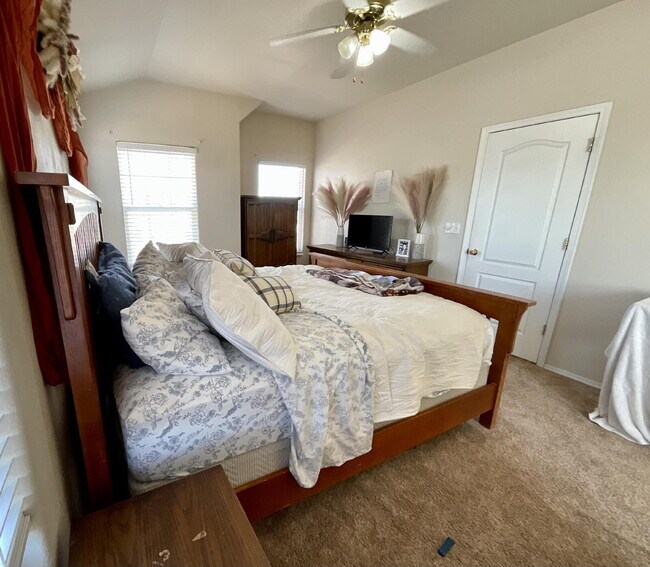 Building Photo - "Spacious 3-Bed with bonus room Sanctuary with 2.5 Baths in Fountain, CO – Your Serene Retreat Aw...