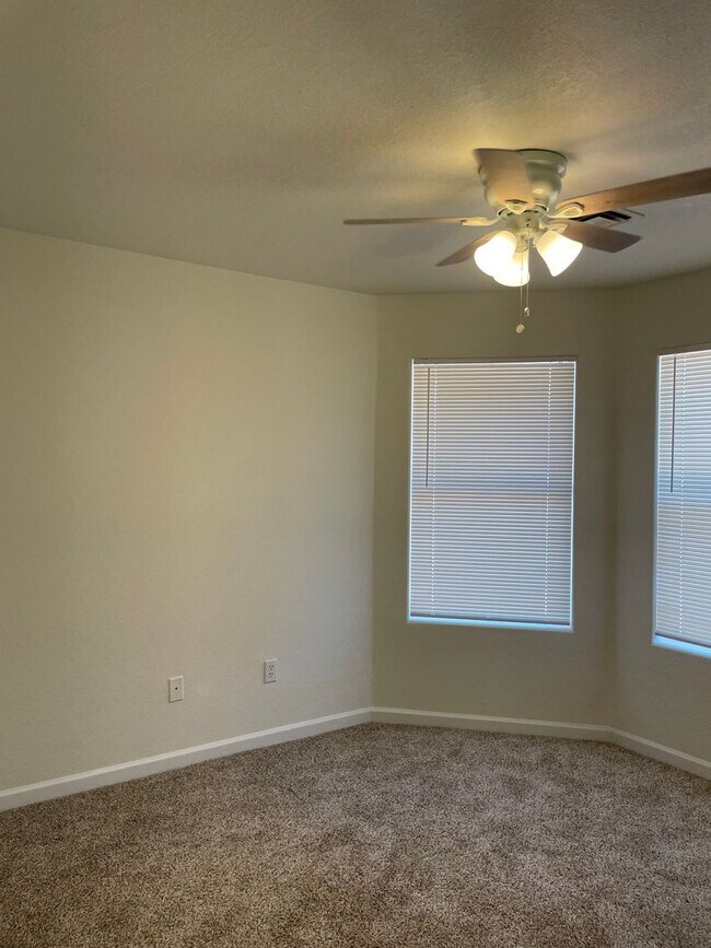 Building Photo - 1171 Regency Dr