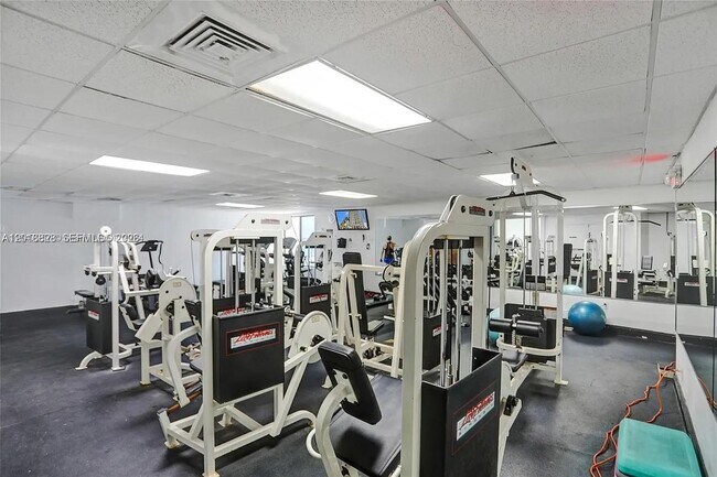 Building Photo - 3725 S Ocean Dr