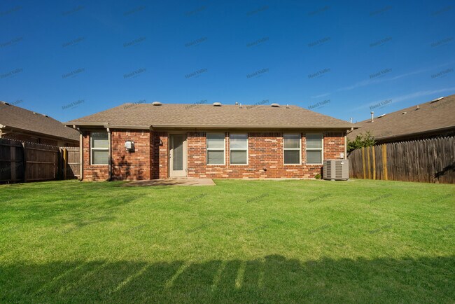 Building Photo - 10628 NW 34th Ter