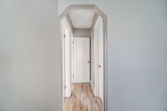 Building Photo - 2 Bedroom, 1 Bathroom with Large Backyard!