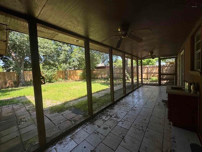 Building Photo - 3002 Cromwell Ave