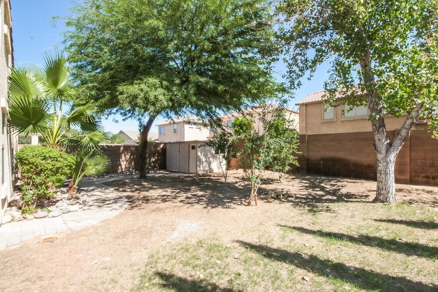 Building Photo - 38141 N Rusty Ln