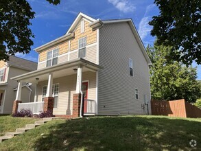 Building Photo - 3 Bedroom Corner Lot home with Great Backy...