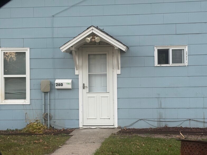 Primary Photo - 477 3rd Ave NE