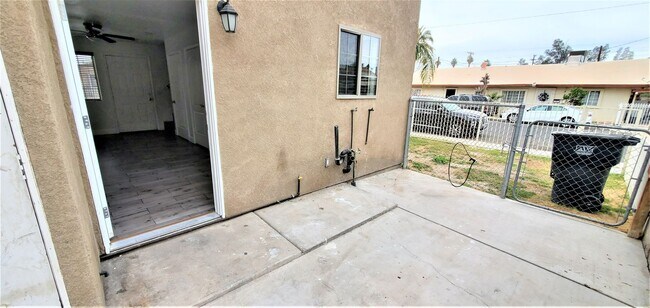 Building Photo - 701 E. 4th St.