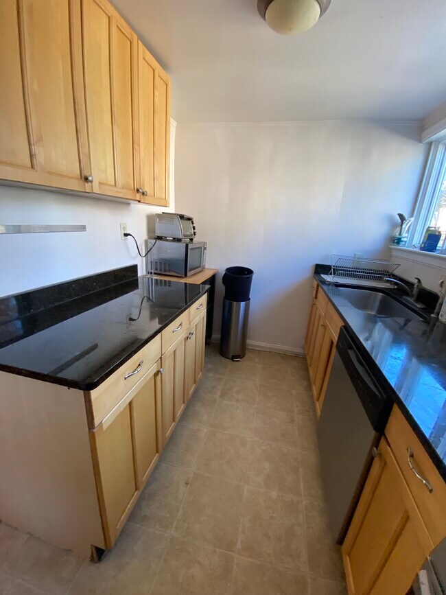 Kitchen - 1000 E 36th St
