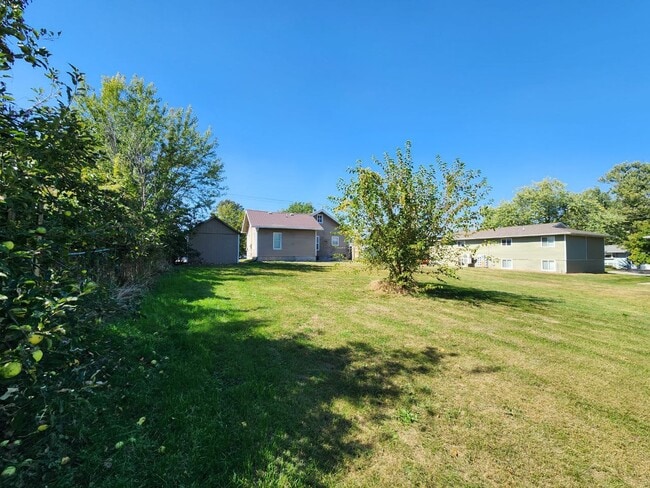 Building Photo - 704 N White St