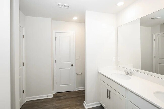 Building Photo - 11835 Brier Vlg Ln