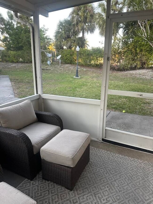 Building Photo - 2 Bedroom Condo with One Car Garage