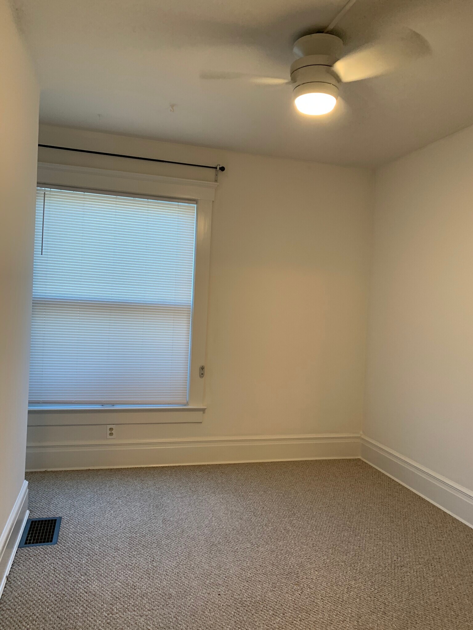 Building Photo - 118 N Thayer St