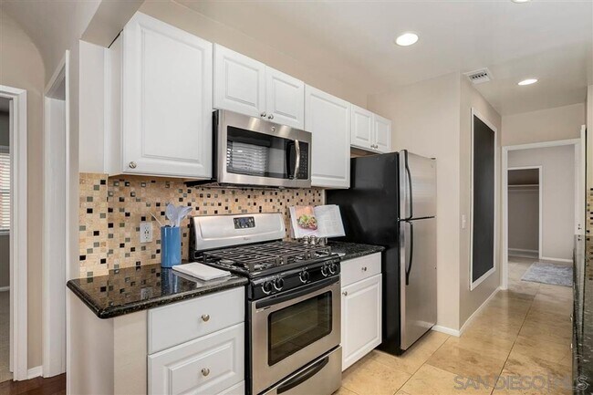 Building Photo - !!!CHARMING 4 BED 1 BATH HOME, DETACHED GA...