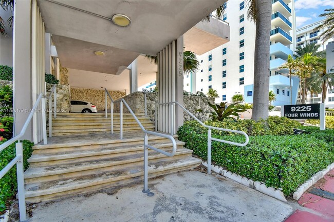 Building Photo - 9225 Collins Ave