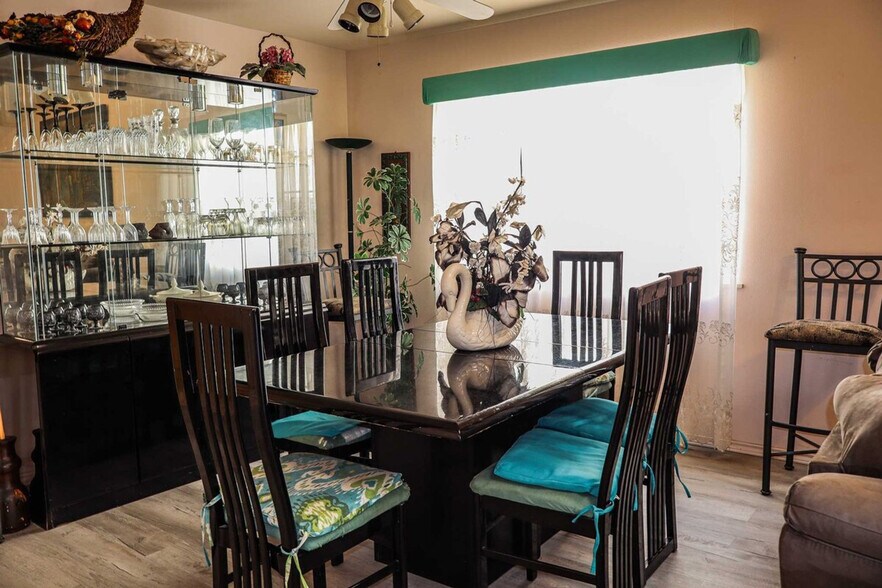 Building Photo - 108 E Campeche St