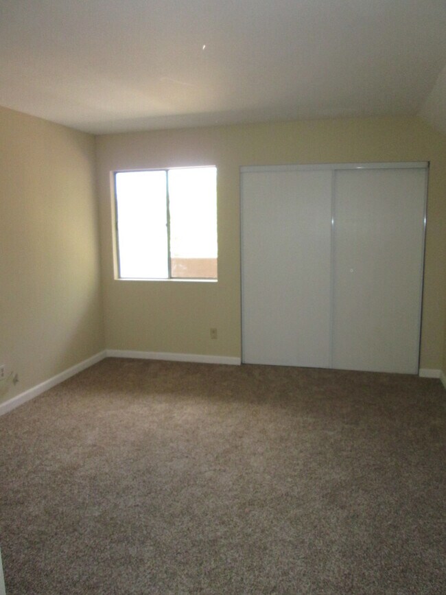 Building Photo - 2 Bedroom Condo in Mission Valley