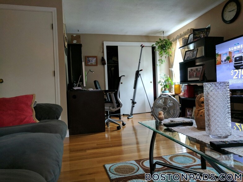 Building Photo - 92 Sylvia St