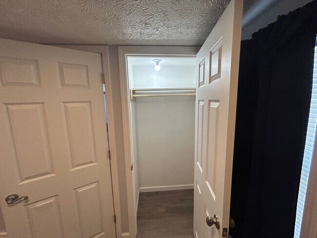 Building Photo - Single Family - 3 Bed - 2 Bath Home in a Private Setting