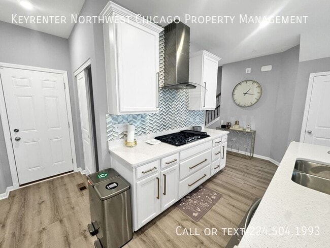 Building Photo - 142 Roslyn Pl