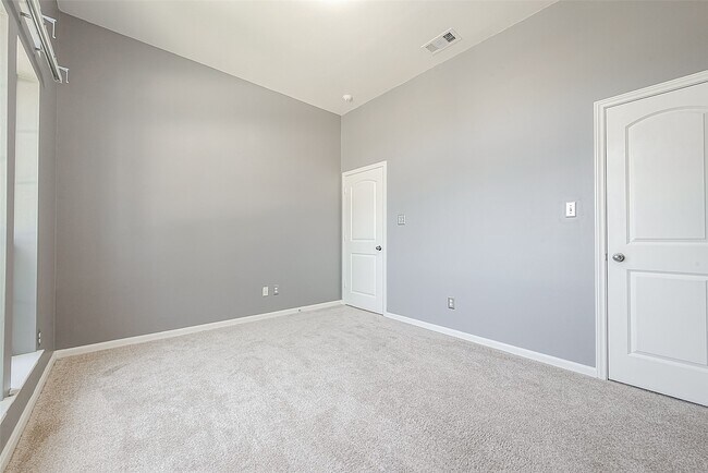 Building Photo - 6015 Hewes Point Ln