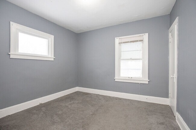 Building Photo - 3584 E 151st St