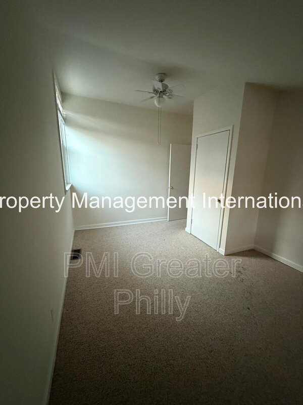 Building Photo - 864 Beechwood Rd