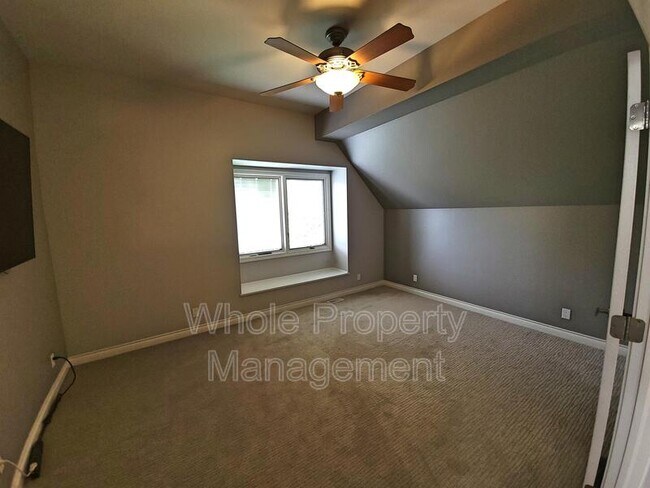 Building Photo - 434 Emerson St