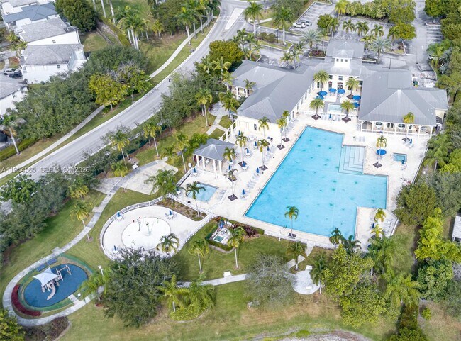 Building Photo - 139 NE 27th Terrace