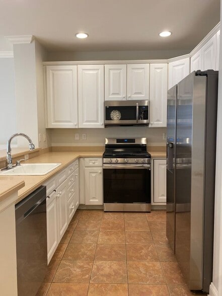 Building Photo - 258 Riverwalk Way