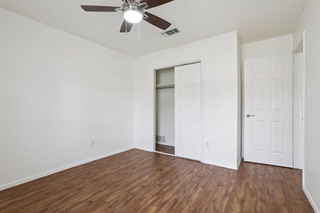 Building Photo - 1811 Mearns Meadow Blvd