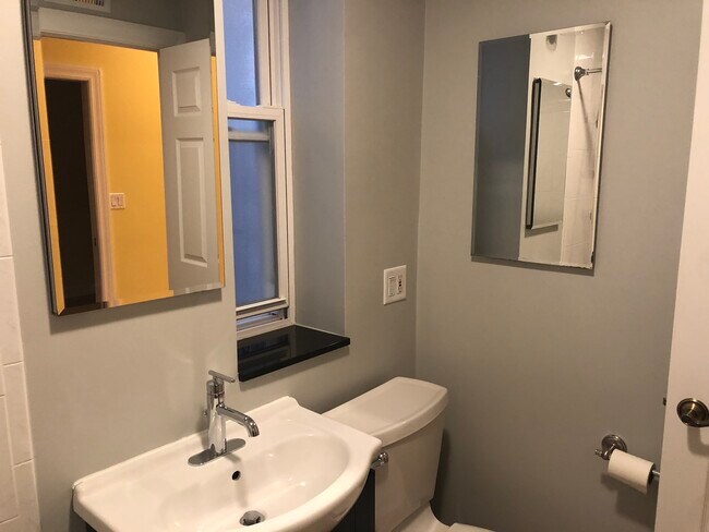 Bath - 2439 W Augusta Blvd