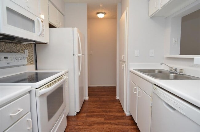Building Photo - 8625 Mallard Reserve Dr