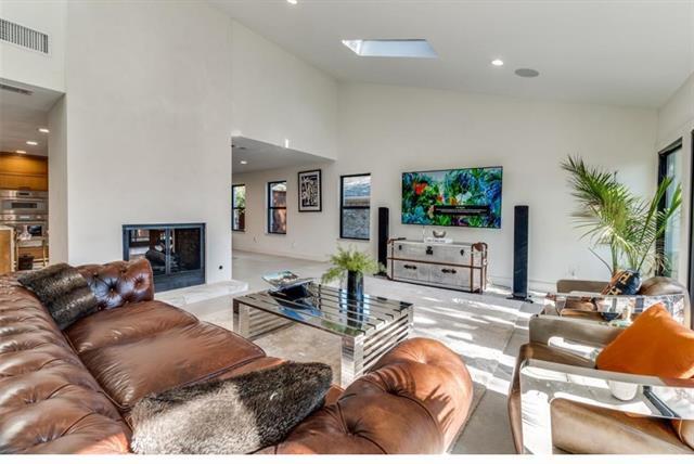 Building Photo - 9611 Fallbrook Dr