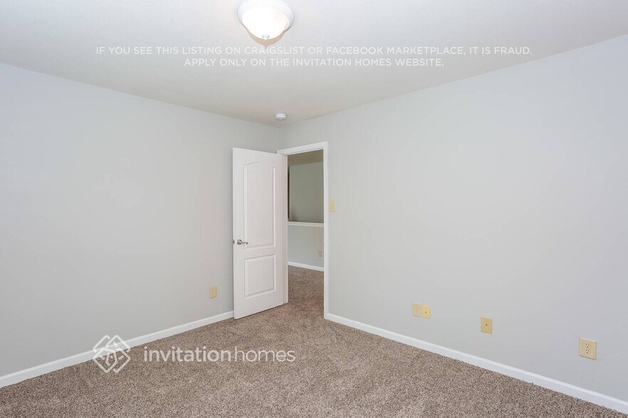 Building Photo - 952 Littleton Dr