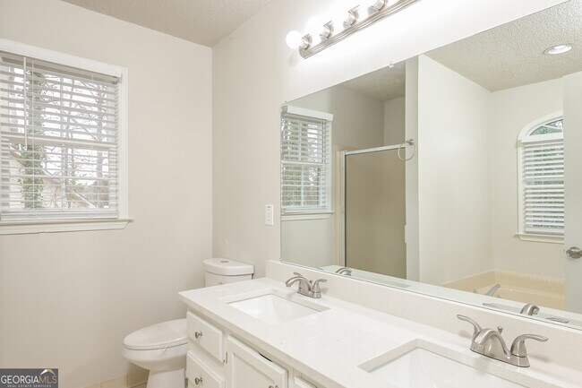 Building Photo - 2202 Independence Dr SW