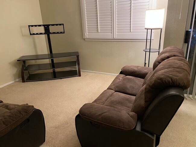 Living - 480 Bollinger Canyon Ln