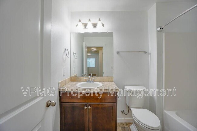 Building Photo - 5941 NE 48th St