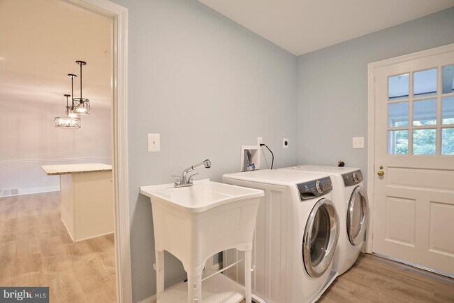 Building Photo - 316 Farm Rd