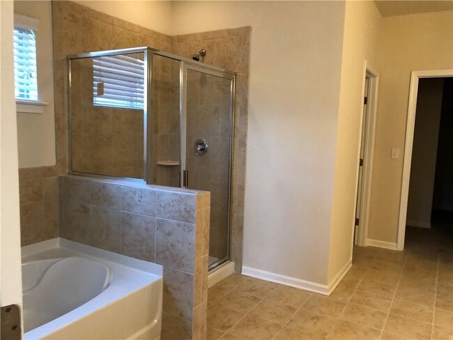 Building Photo - 5315 Mirror Lake Dr
