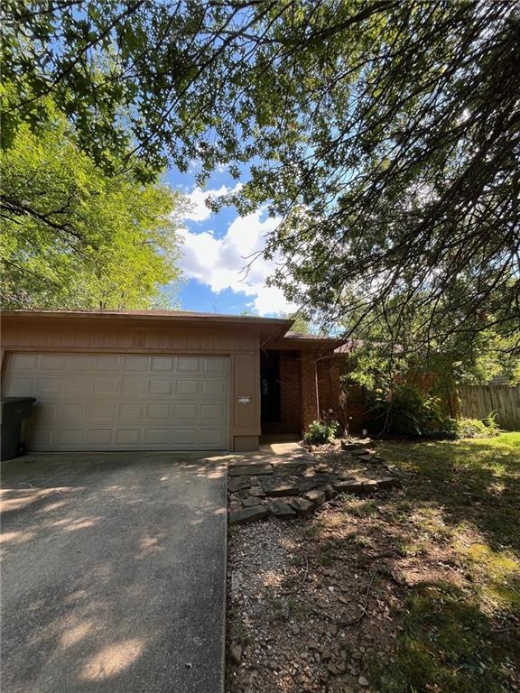 Building Photo - 2113 Loren Cir