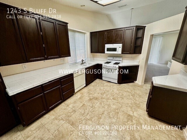 Building Photo - 1243 S Bluff Dr