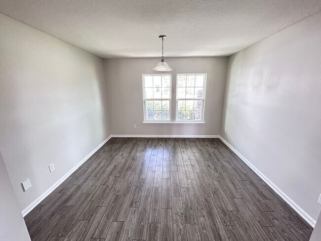 Building Photo - Beautiful 5 Bed 3 Bath in the desired Bannon Lakes Communiity