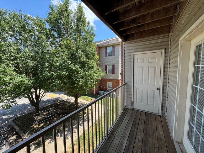 Building Photo - Updated 3 bedroom second floor Apartment a...