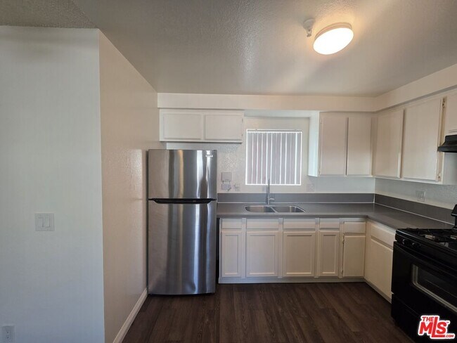 Building Photo - 11716 Oxford Ave