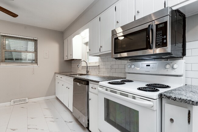 Building Photo - 4126 Pauls Ln
