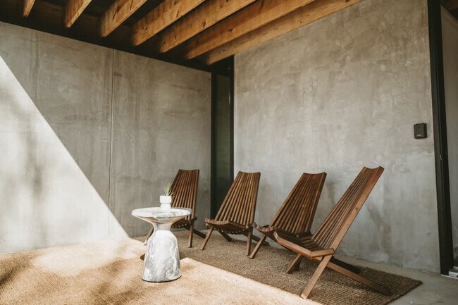 Building Photo - 503 NW D St