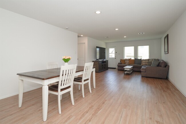 Building Photo - 26706 Paloma Blanca Dr