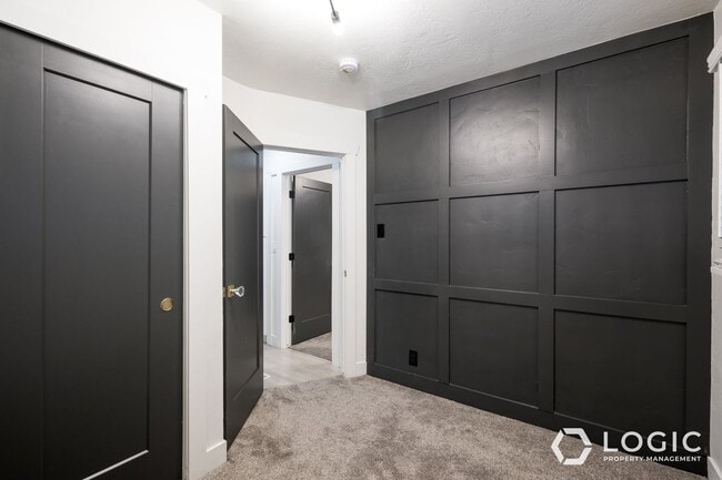 Building Photo - 2347 S Green St