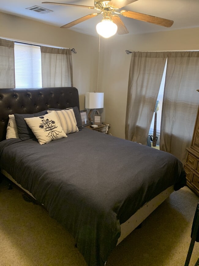 Building Photo - 1013 W 9th Ave