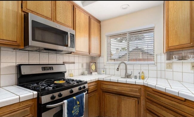 Building Photo - Beautiful House For Rent